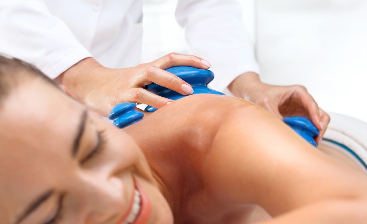 Ukojenie dla ciała i zmysłów: masaż lecznicy i upiększający jako pomysł na prezent